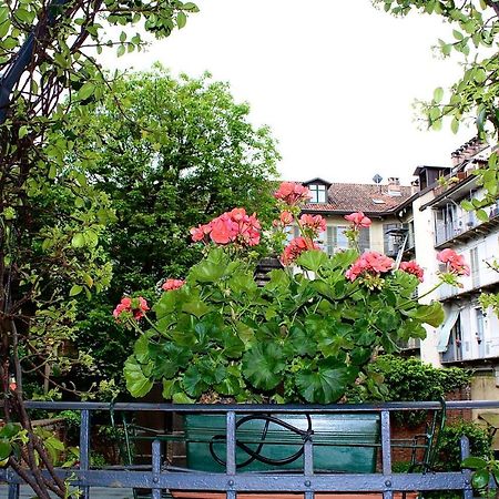 Exquisitely Renovated And Centrally Located Apartment With Free Parking Turin Bagian luar foto