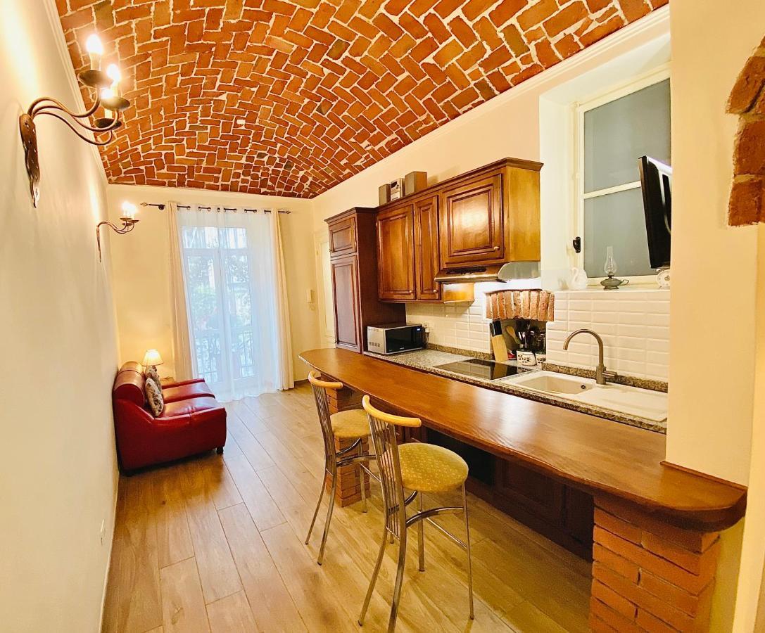 Exquisitely Renovated And Centrally Located Apartment With Free Parking Turin Bagian luar foto