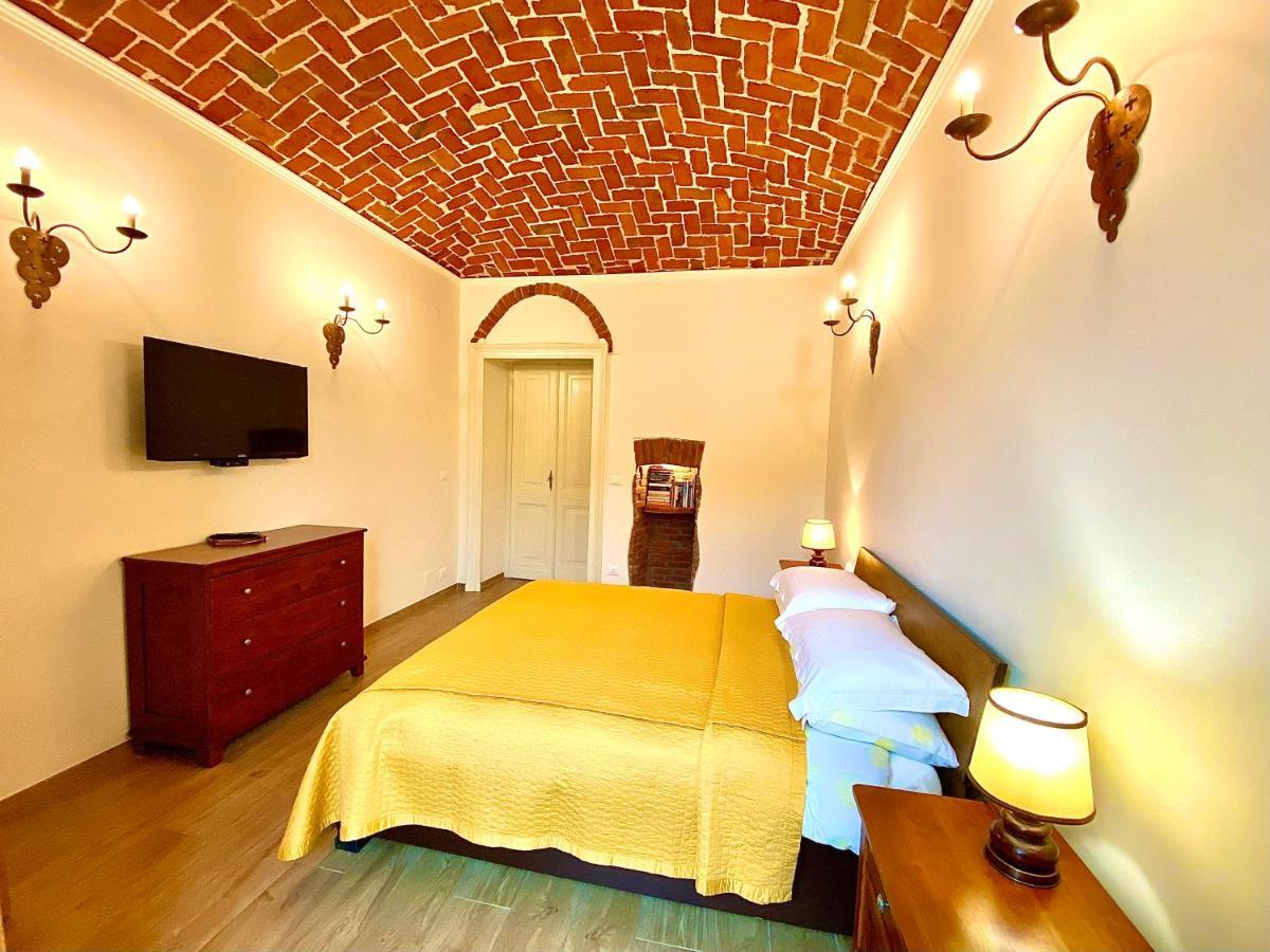 Exquisitely Renovated And Centrally Located Apartment With Free Parking Turin Bagian luar foto