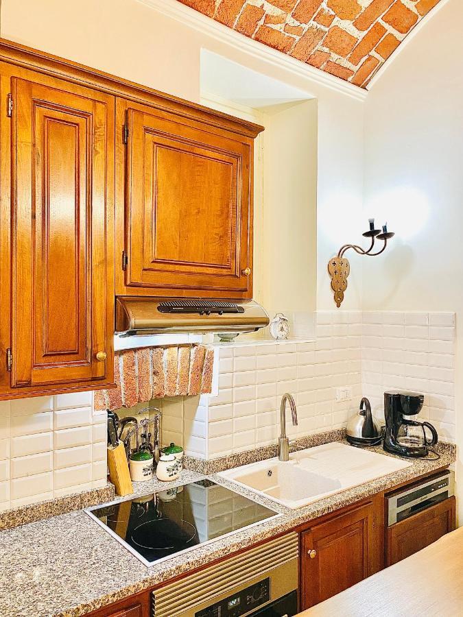 Exquisitely Renovated And Centrally Located Apartment With Free Parking Turin Bagian luar foto