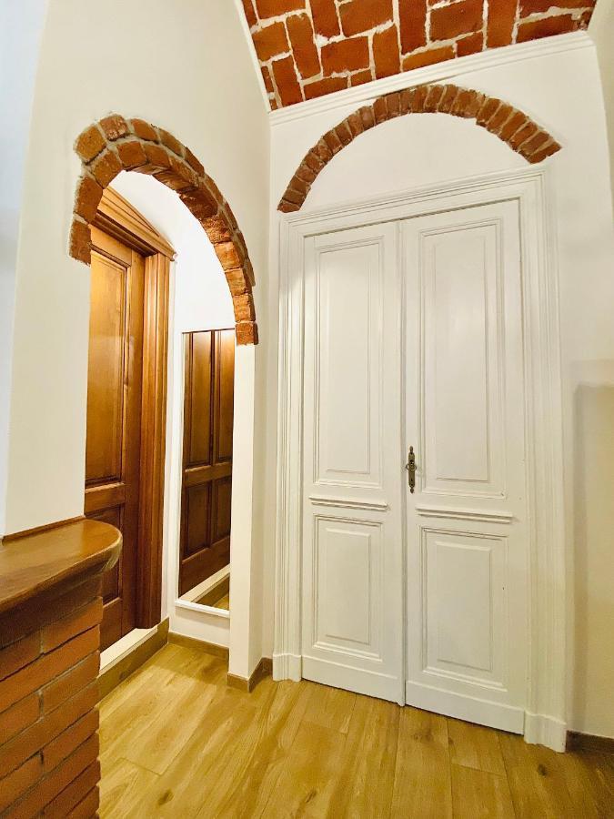 Exquisitely Renovated And Centrally Located Apartment With Free Parking Turin Bagian luar foto